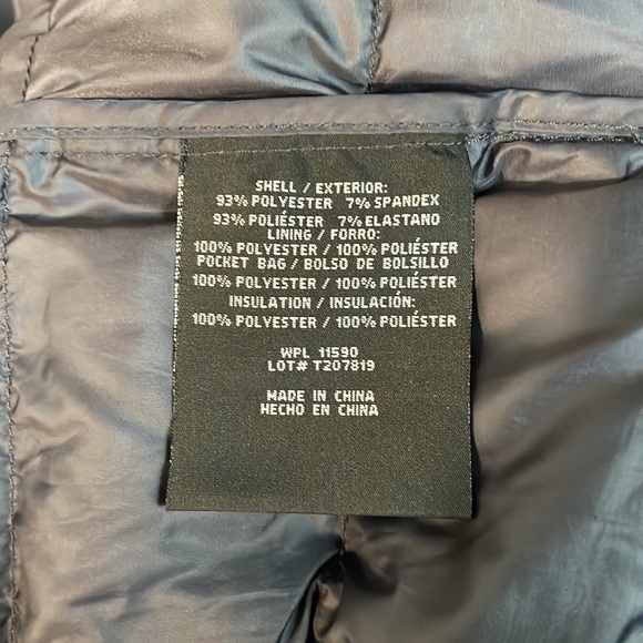 Puffer Jacket with Hood in Navy - Picture 8 of 9